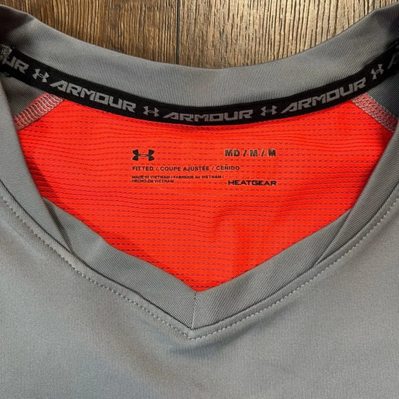 Under Armor fitted short sleeve tee SZ MED - Picture 3 of 6